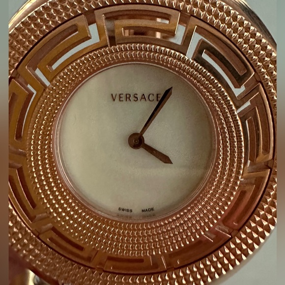 Versace Watch Ladies Rose Gold In Amazing Condition.
Reference No: 67Q battery - Picture 7 of 8